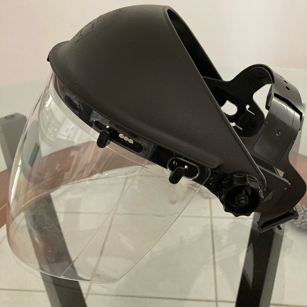 Splash Goggles and Clear DXL Faceshield - Picture 4 of 6